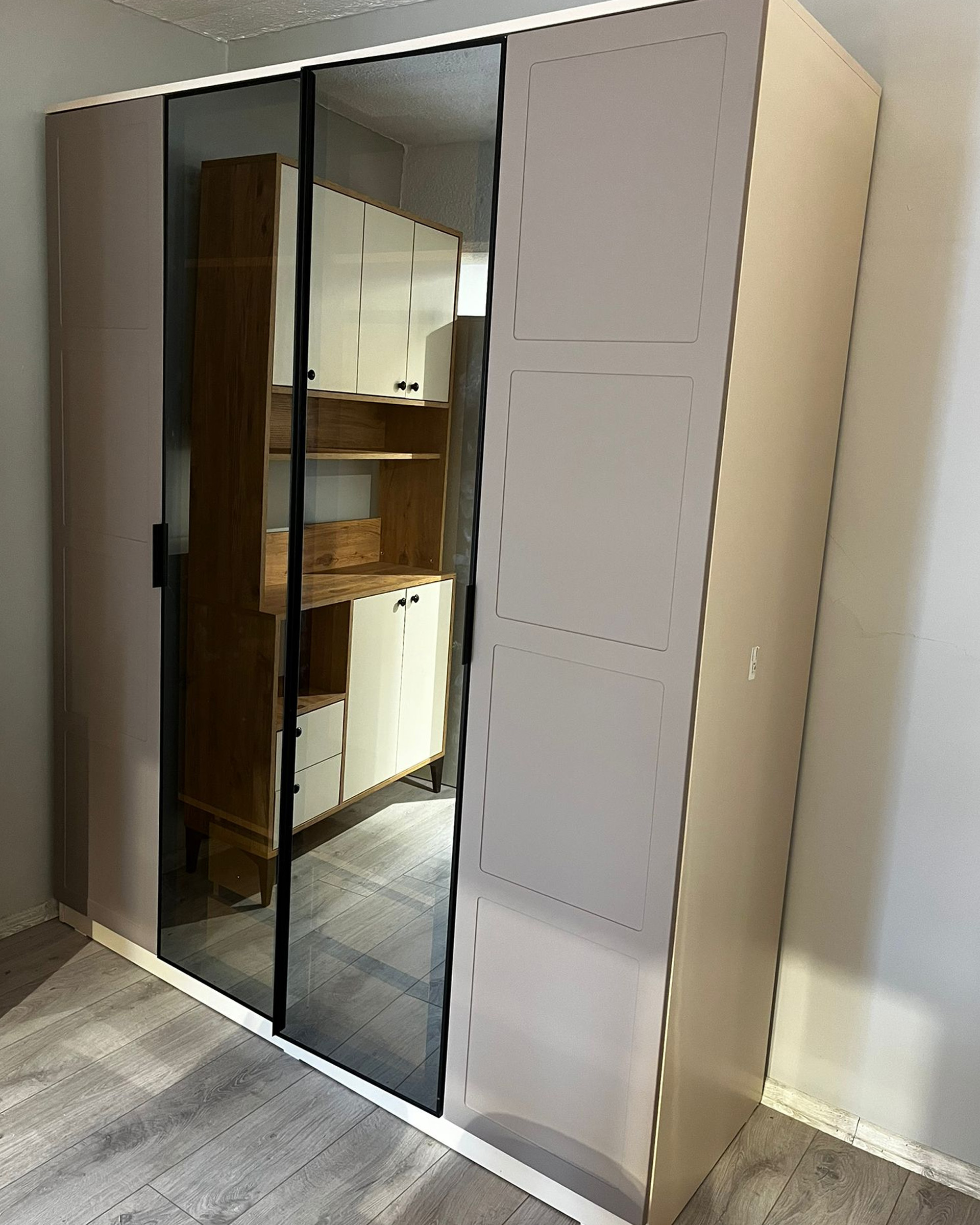 Ece 4 Kapaklı Elbise Dolabı